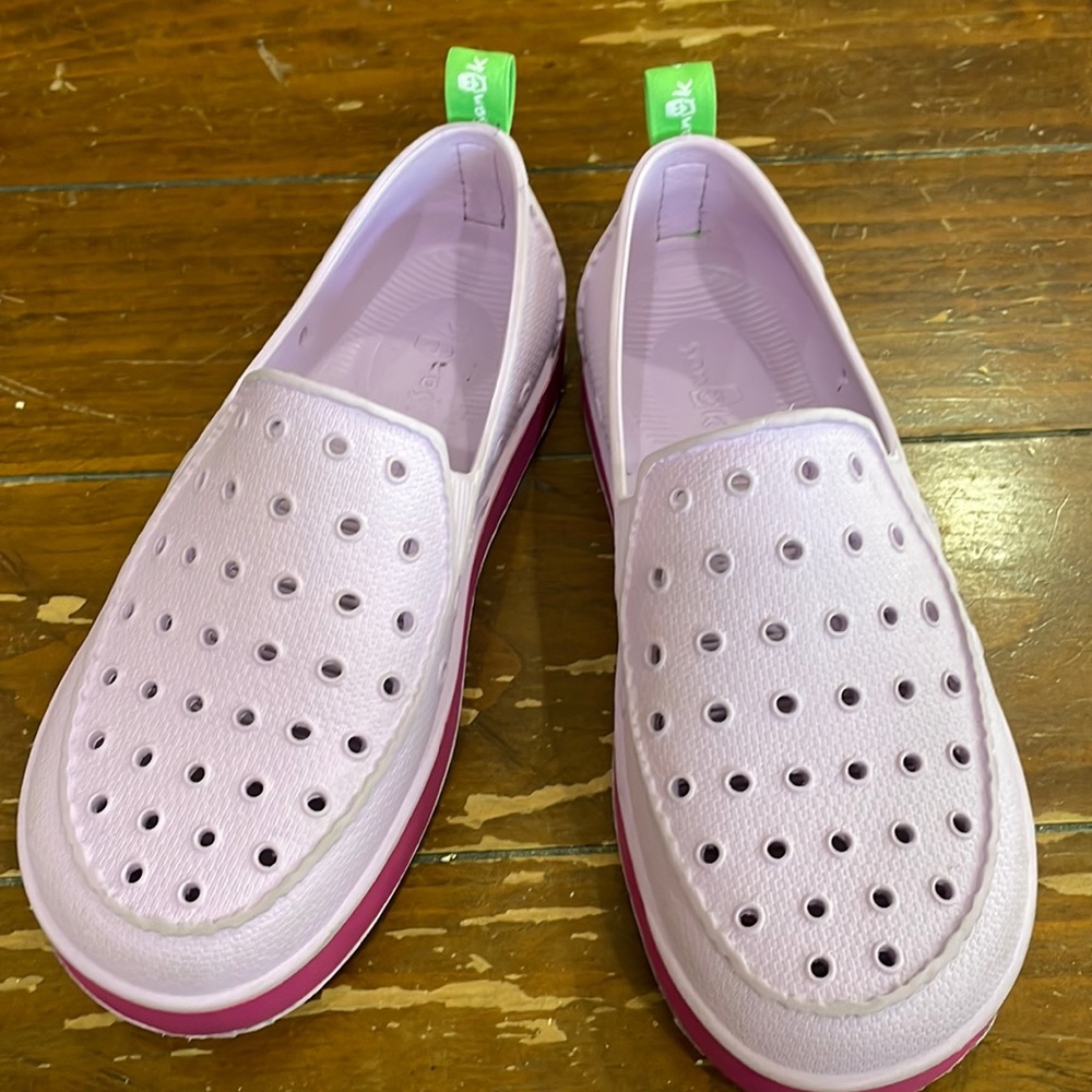 Sanuk lavender rubber loafer (sz 5 junior)